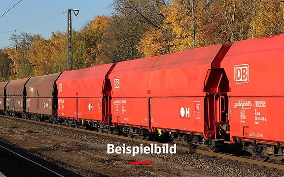 Ein Güterzug mit roten Waggons und der Bildunterschrift "Beispielbild"