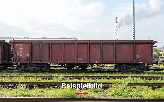 Brauner Güterwaggon mit der Bildunterschrift "Beispielbild"