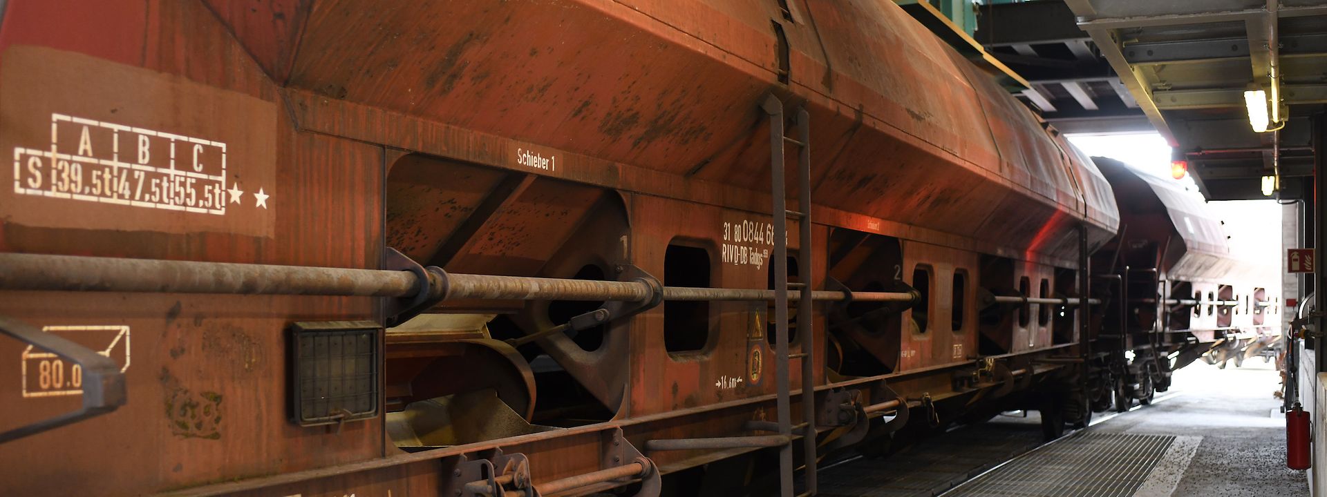 Bulk freight wagon with nomenclature